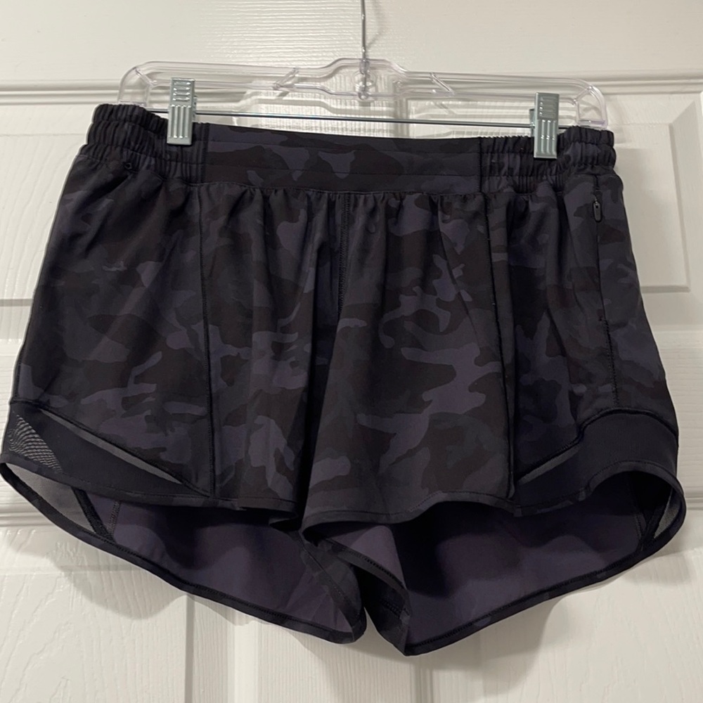 Lululemon Hotty Hot Low-Rise Short 4”